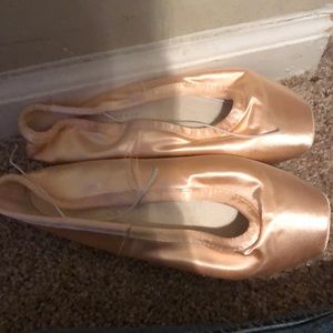 Ballet pointe shoes 7.5W